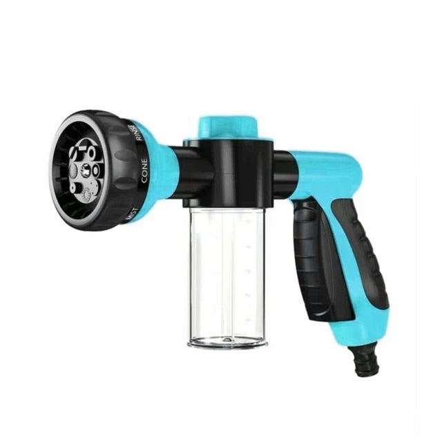 Simplymania™ Pet Jet:    water spray with shampoo dispenser for your furry companions!